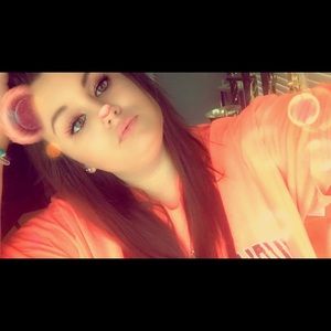 Meet your Posher, Holly